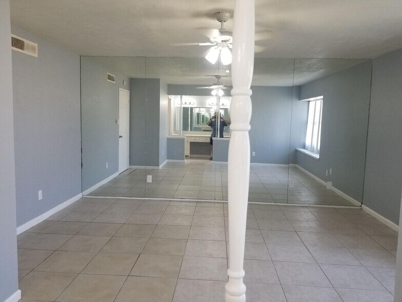 Building Photo - 8806 Trailridge Forest Dr