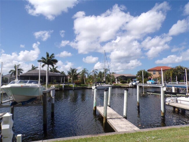 Building Photo - 2000 Bal Harbor Blvd