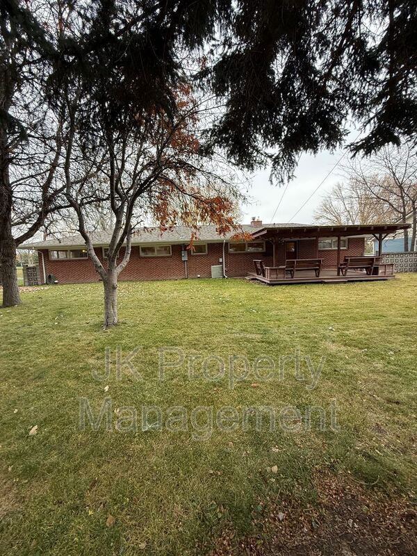 Building Photo - 1726 Alder Dr