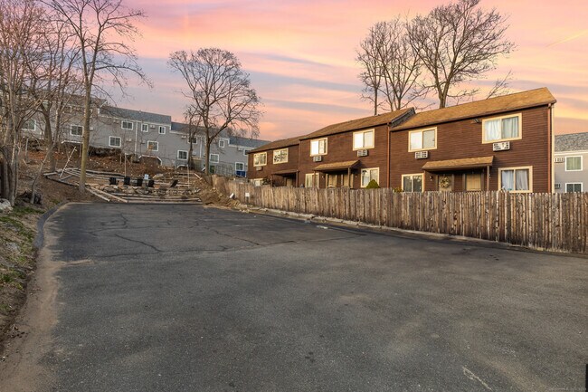 Building Photo - 34 Dr Martin Luther King Jr Dr