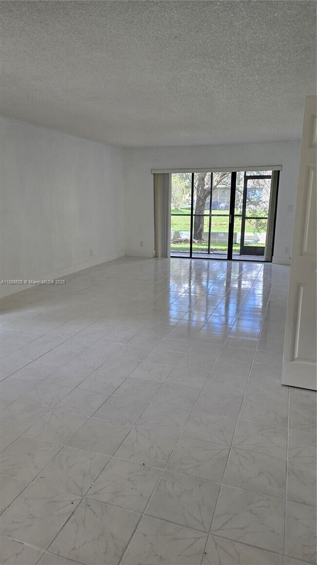 Building Photo - 193 Lakeview Dr