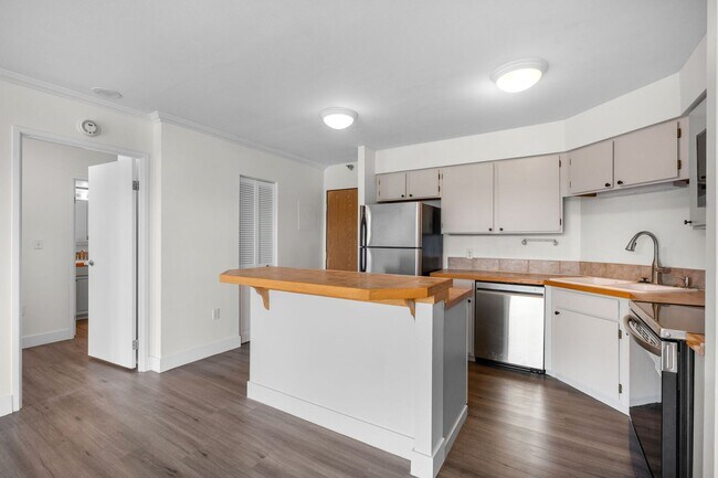 Building Photo - 1301 N Speer Blvd