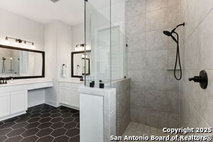 Building Photo - 462 Vamanos