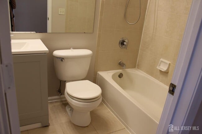 Building Photo - 53 Giera Ct