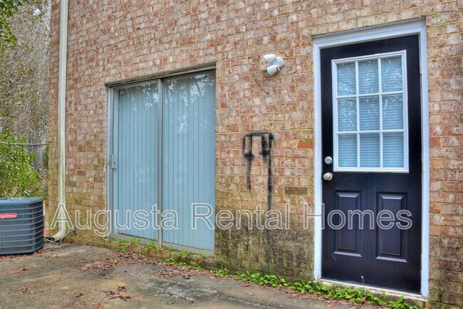 Building Photo - 2905 Arrowhead Dr