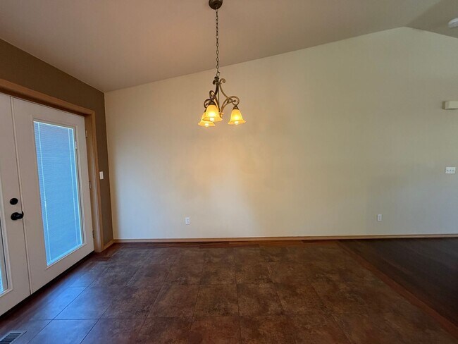 Building Photo - Now renting 3 bedroom House