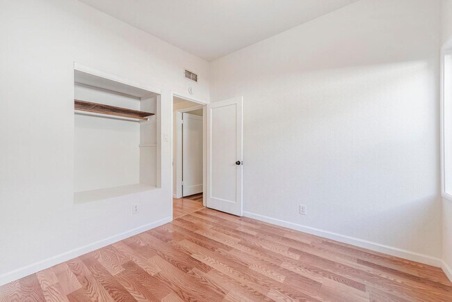 Building Photo - 2577 Gonzaga St