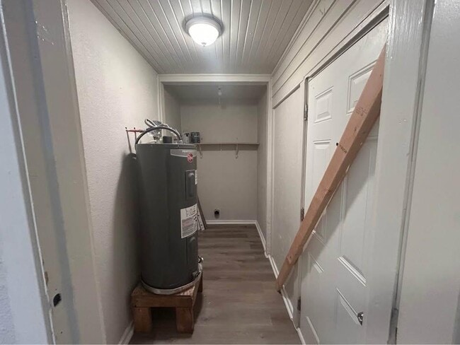 Building Photo - 8403 Tackett St