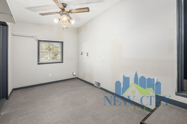 Building Photo - WAIVED APPLICATION FEE THRU! Single Family...