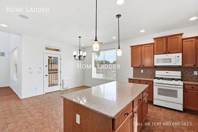 Building Photo - 3411 E Mesquite St