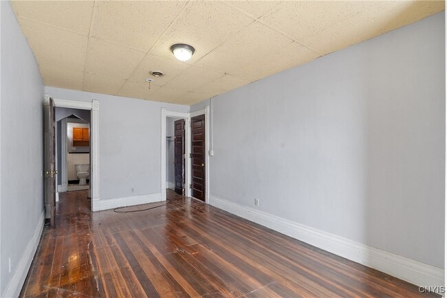 Building Photo - 319 N Salina St