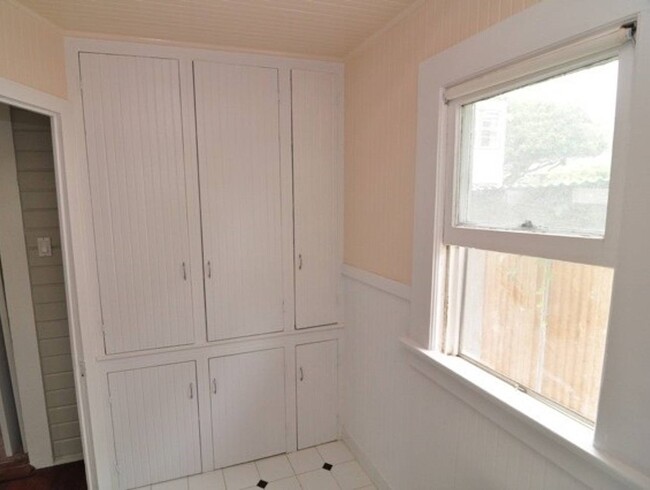 Cabinets in Bathtub Room - 422 Bay St