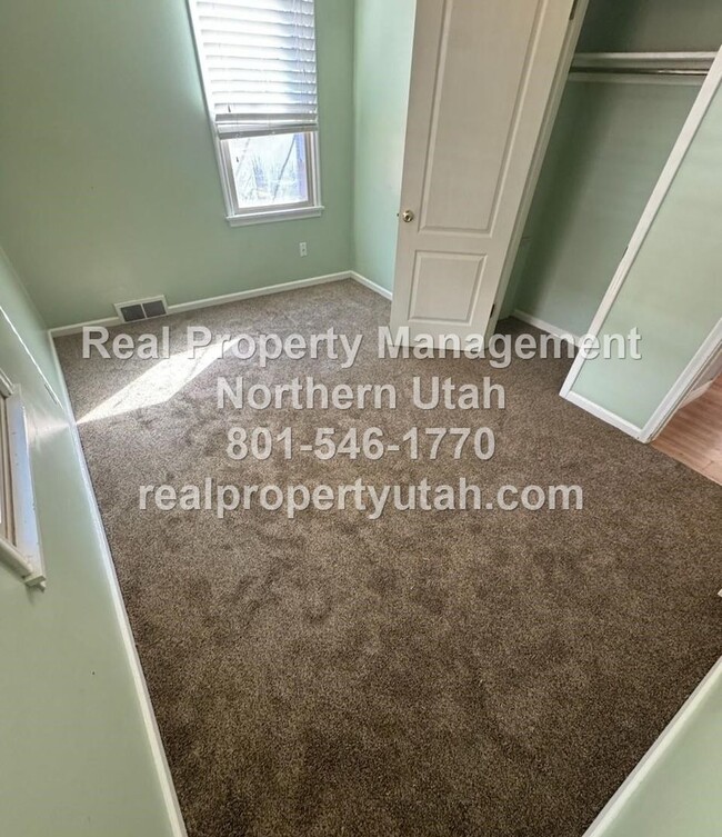 Building Photo - 3 Bedroom 2 Bath Ogden Home Now Available!