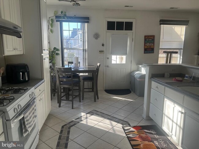 Building Photo - 19 Eldridge Dr