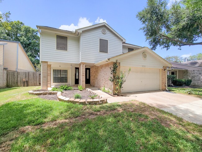 Building Photo - 2030 Creek Valley Ln