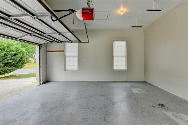 Building Photo - 2455 Kirkstone Dr