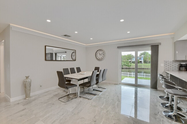 Building Photo - 414 Lindell Blvd