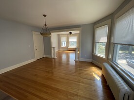 Building Photo - 552 Townsend Ave