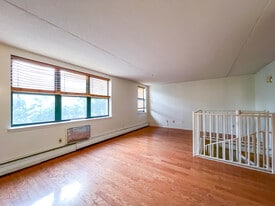 Building Photo - 233 W 121st St