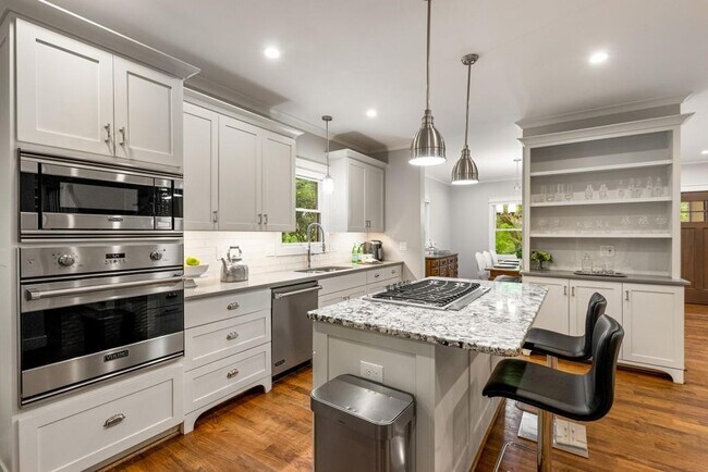 Building Photo - 782 Piedmont Way NE