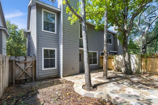 Building Photo - 230 Blushwood Pl