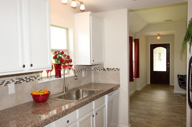 Building Photo - 7304 S Glenn St