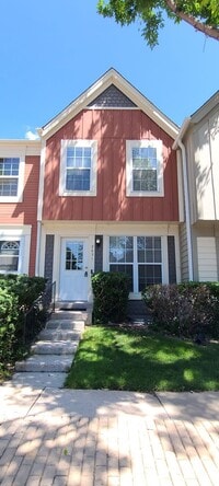 Building Photo - 2 Bedroom Townhome