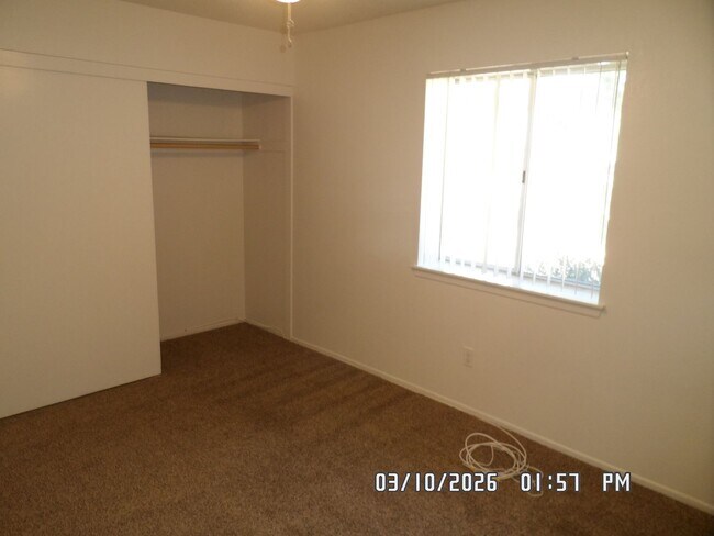 Building Photo - 3 Bedrooms, 1.75 Bathrooms, Approx. 1542 sq. ft., 2 Car Garage, Covered Patio, Large Fenced Corne...