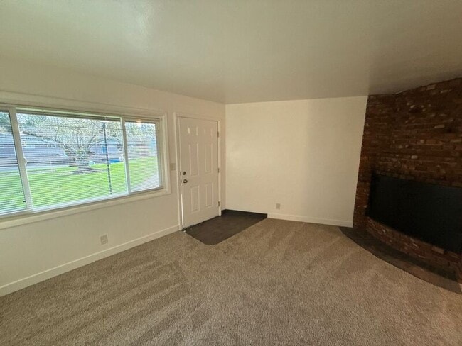 Building Photo - 273 Kearney St S