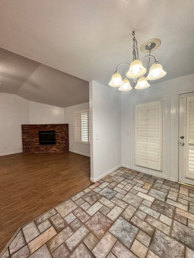 Building Photo - Beautiful 3-Bedroom Home in NW Bakersfield $2,300 rent/deposit !!!!