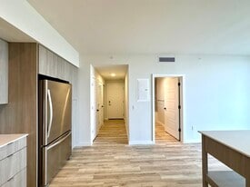 Building Photo - 525 SW 4th Ave