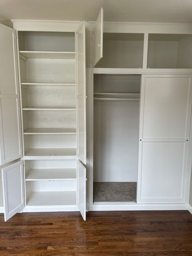 Building Photo - Large 1 Bed/1 Bath Hillcrest