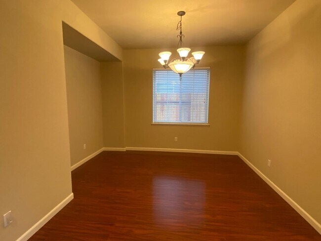 Building Photo - EXCEPTIONAL 4 BEDROOMS, 3 BATH, 3 CAR GARA...