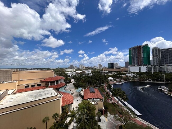 Building Photo - 610 W Las Olas Blvd