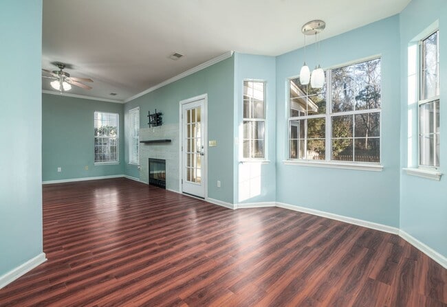 Building Photo - Your Modern West Ashley Retreat!