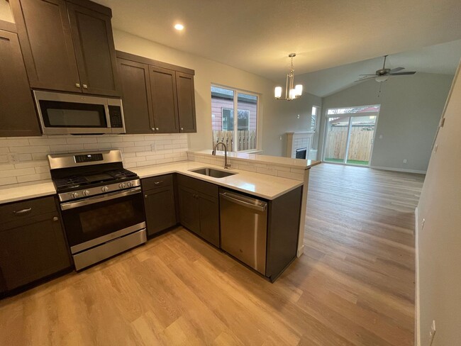 Building Photo - Modern 3b/2ba Energy Star Certified Home I...