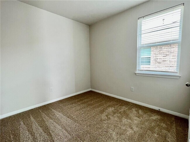 Building Photo - 105 Brody Ln