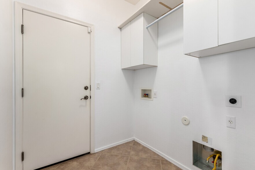 Building Photo - 7402 N 88th Ln