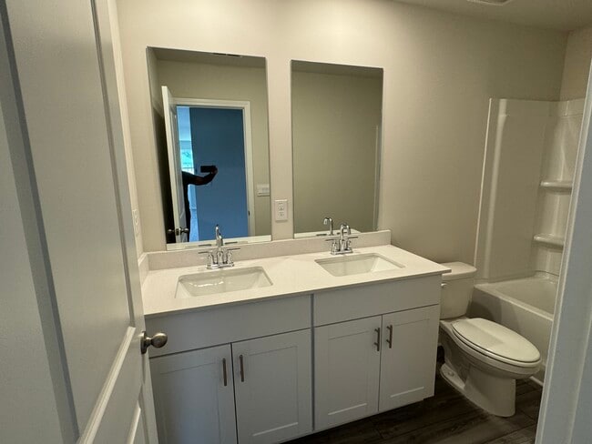 Building Photo - 15 Warwick Ct