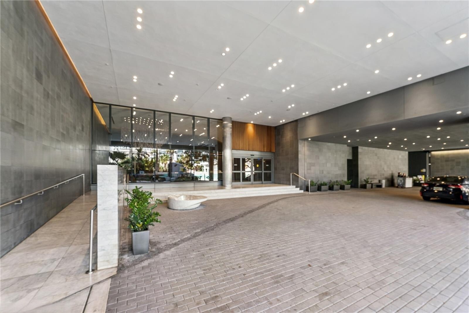 Building Photo - 500 Brickell Ave