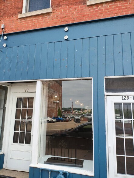 Building Photo - 129 Main St