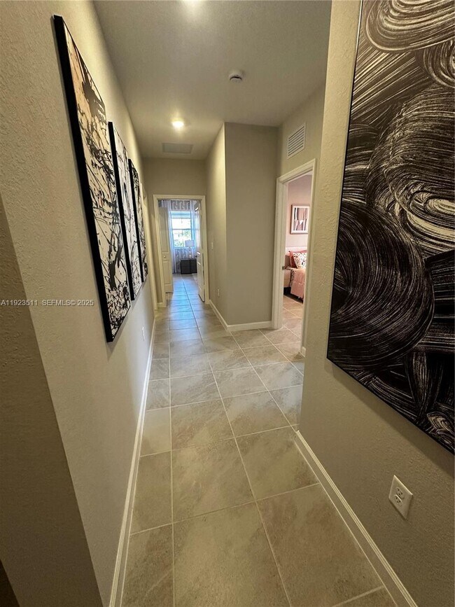 Building Photo - 2288 SE 30th St