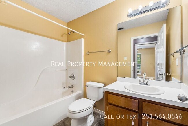 Building Photo - 9631 Royal Woods Dr N