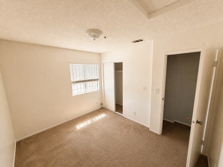 Building Photo - 2802 W Ramona Rd