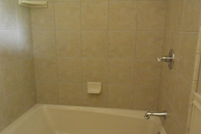 Building Photo - 1933 S Royal Oaks Dr