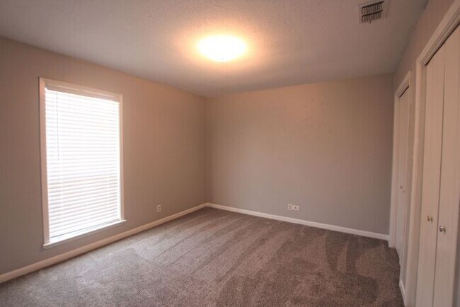 Building Photo - 2 bedroom 2 bath apartment in Tyler! Avail...