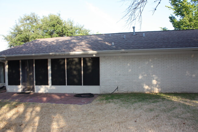 Building Photo - 1203 Holleman Dr