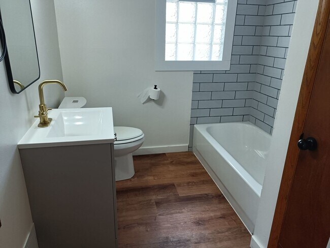 Building Photo - 3 Bedroom SFH in Bayview