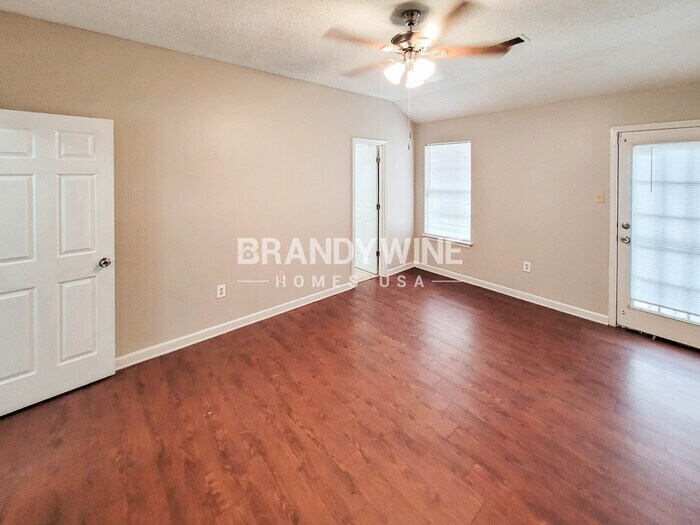 Building Photo - 4431 Grand Pyramid Dr