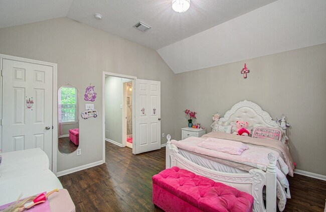 Building Photo - 12427 Shadycrest Dr